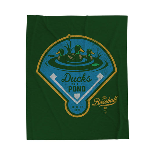 Velveteen Plush Blanket_Ducks on the Pond_Forest Green