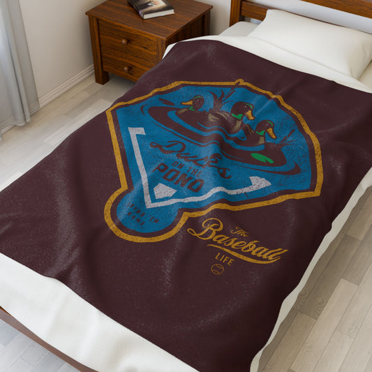 Velveteen Plush Blanket_Ducks on the Pond_Dark Maroon