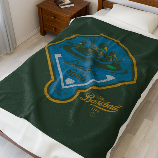 Velveteen Plush Blanket_Ducks on the Pond_Forest Green