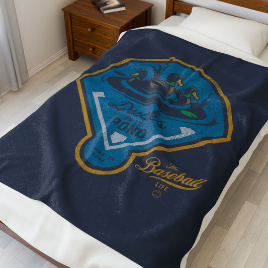 Velveteen Plush Blanket_Ducks on the Pond_Navy