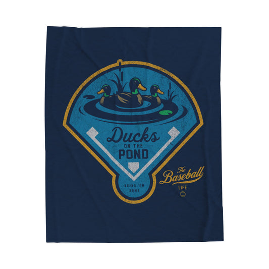 Velveteen Plush Blanket_Ducks on the Pond_Navy