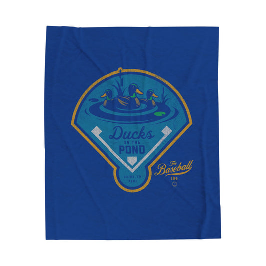 Velveteen Plush Blanket_Ducks on the Pond_Royal Blue