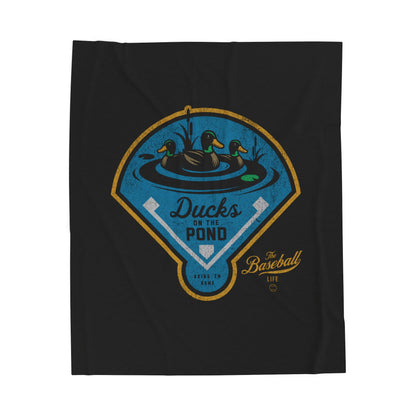 Velveteen Plush Blanket_Ducks on the Pond_Black