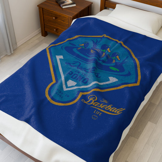 Velveteen Plush Blanket_Ducks on the Pond_Royal Blue