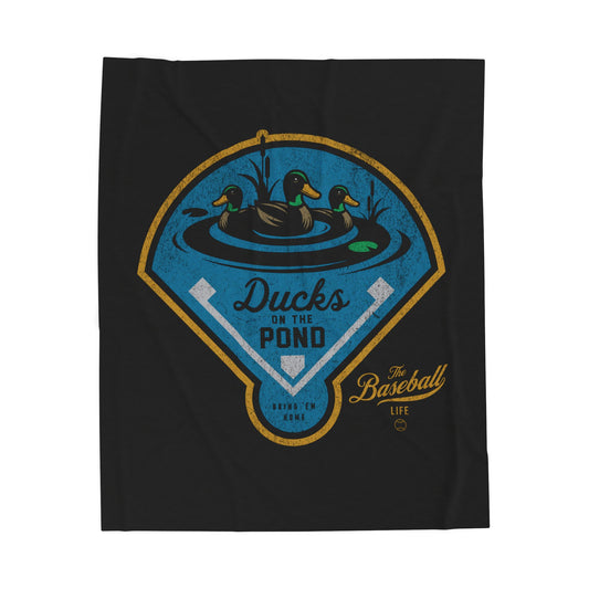 Velveteen Plush Blanket_Ducks on the Pond_Black